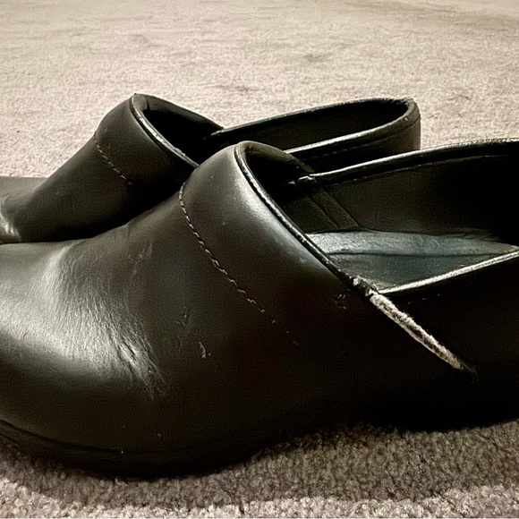 Black Dansko clogs - Picture 3 of 4